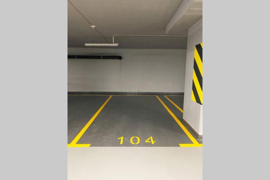 Exclusive 2Br! Apartment Near City Center +Netflix Warschau Buitenkant foto