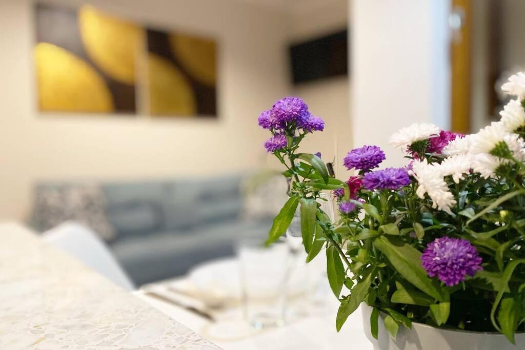 Exclusive 2Br! Apartment Near City Center +Netflix Warschau Buitenkant foto