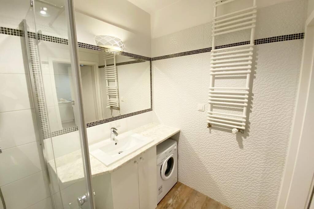 Exclusive 2Br! Apartment Near City Center +Netflix Warschau Buitenkant foto