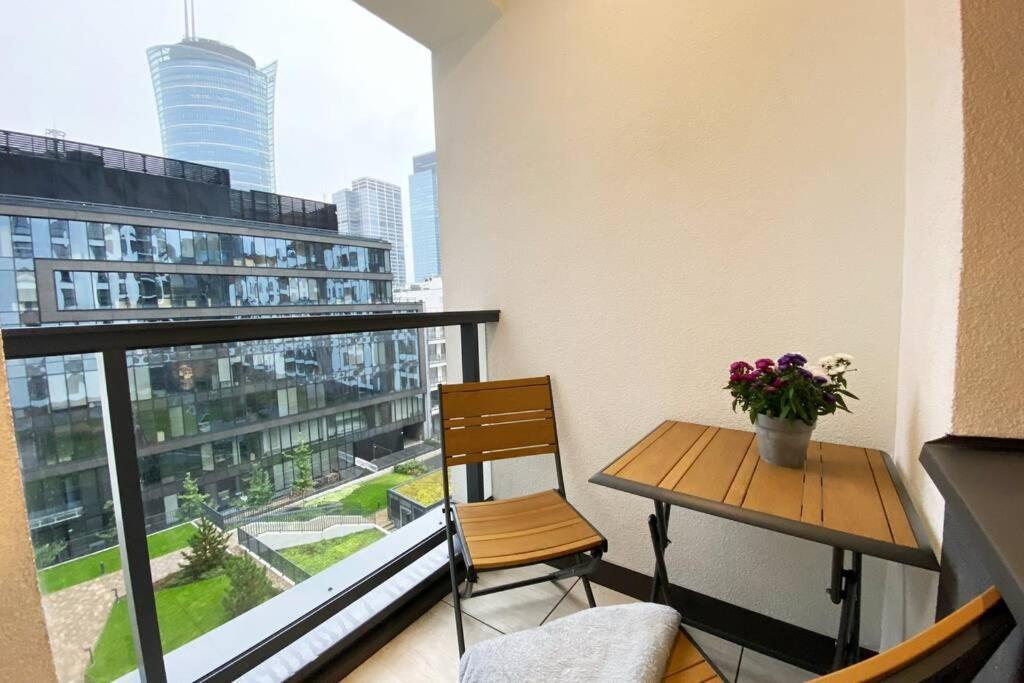 Exclusive 2Br! Apartment Near City Center +Netflix Warschau Buitenkant foto