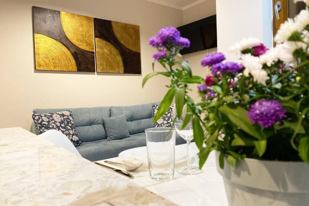 Exclusive 2Br! Apartment Near City Center +Netflix Warschau Buitenkant foto